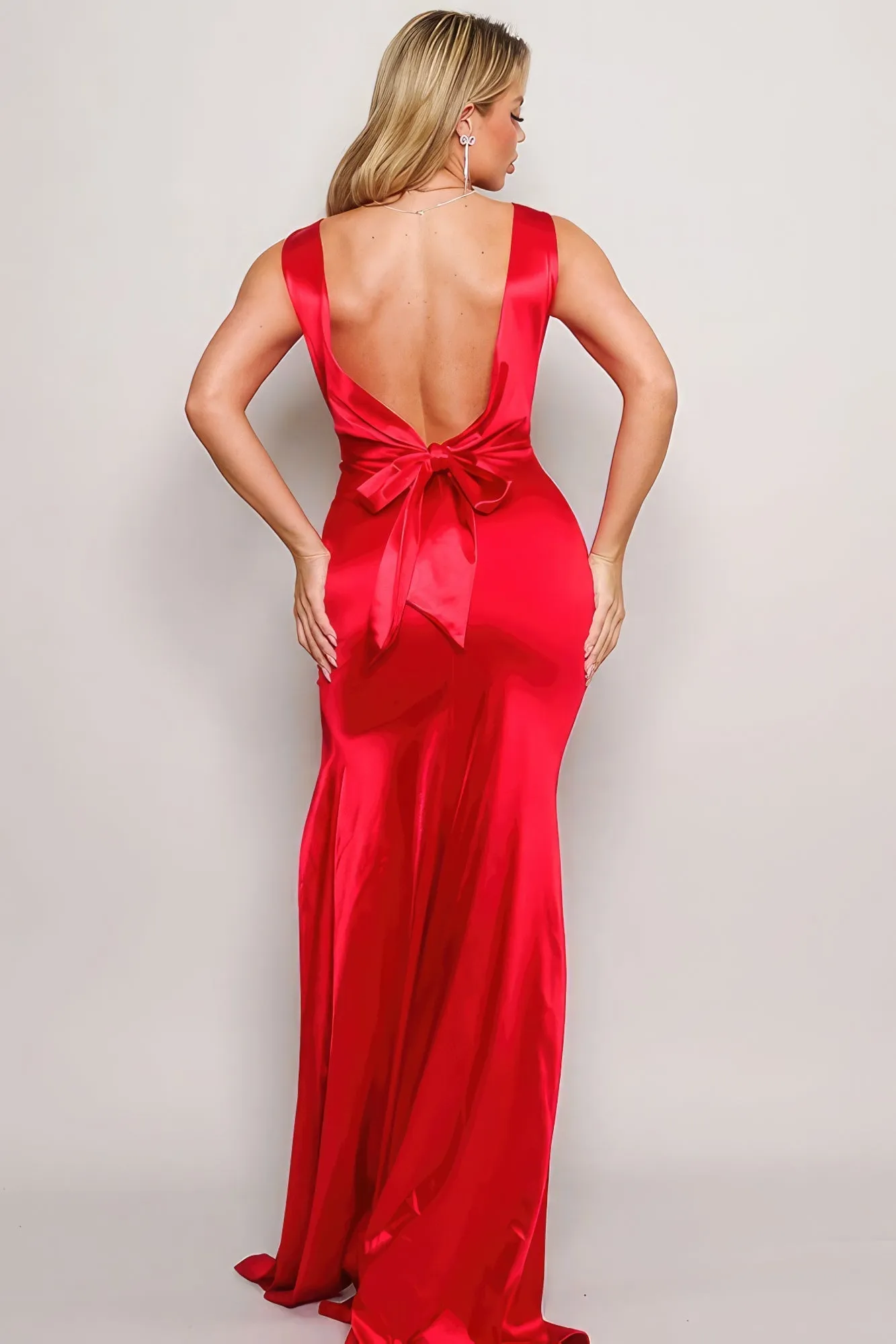 Elegance Sleeveless Deep V Low Back Bow Maxi Dress