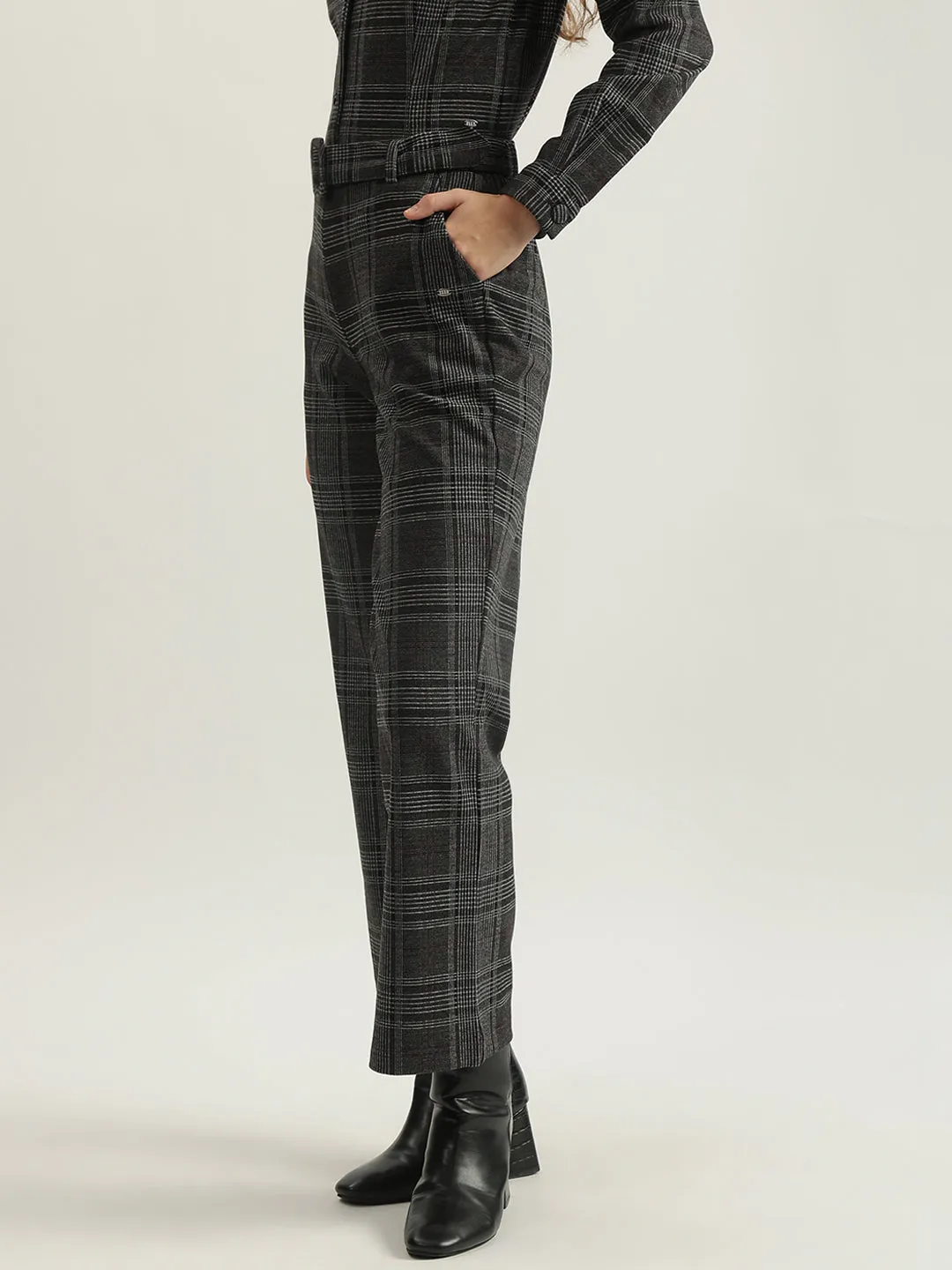 Elle Women Grey Checked Straight Fit High-Rise Flat Front Trouser