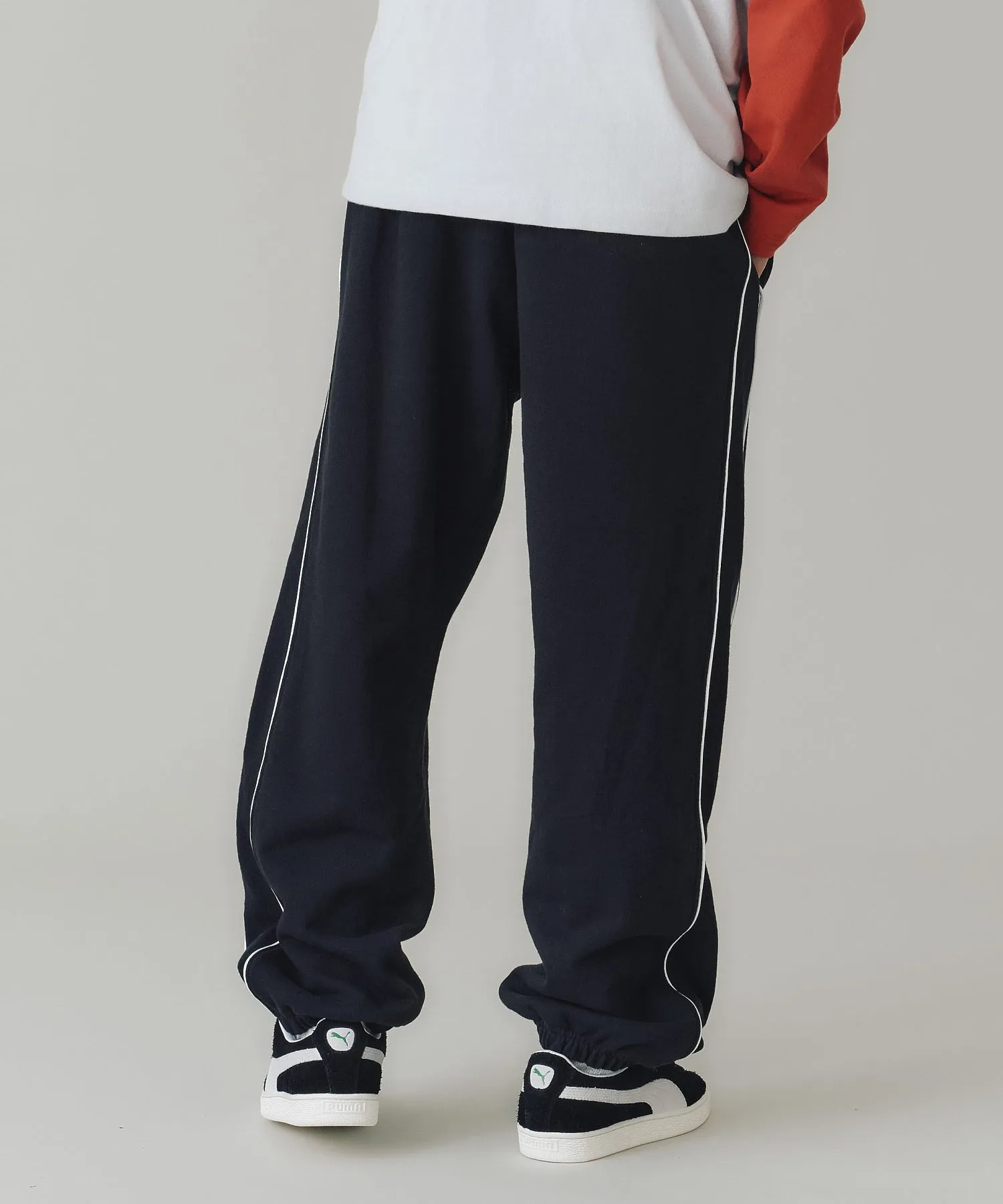 EMBROIDERED LOGO PIPING SWEATPANTS