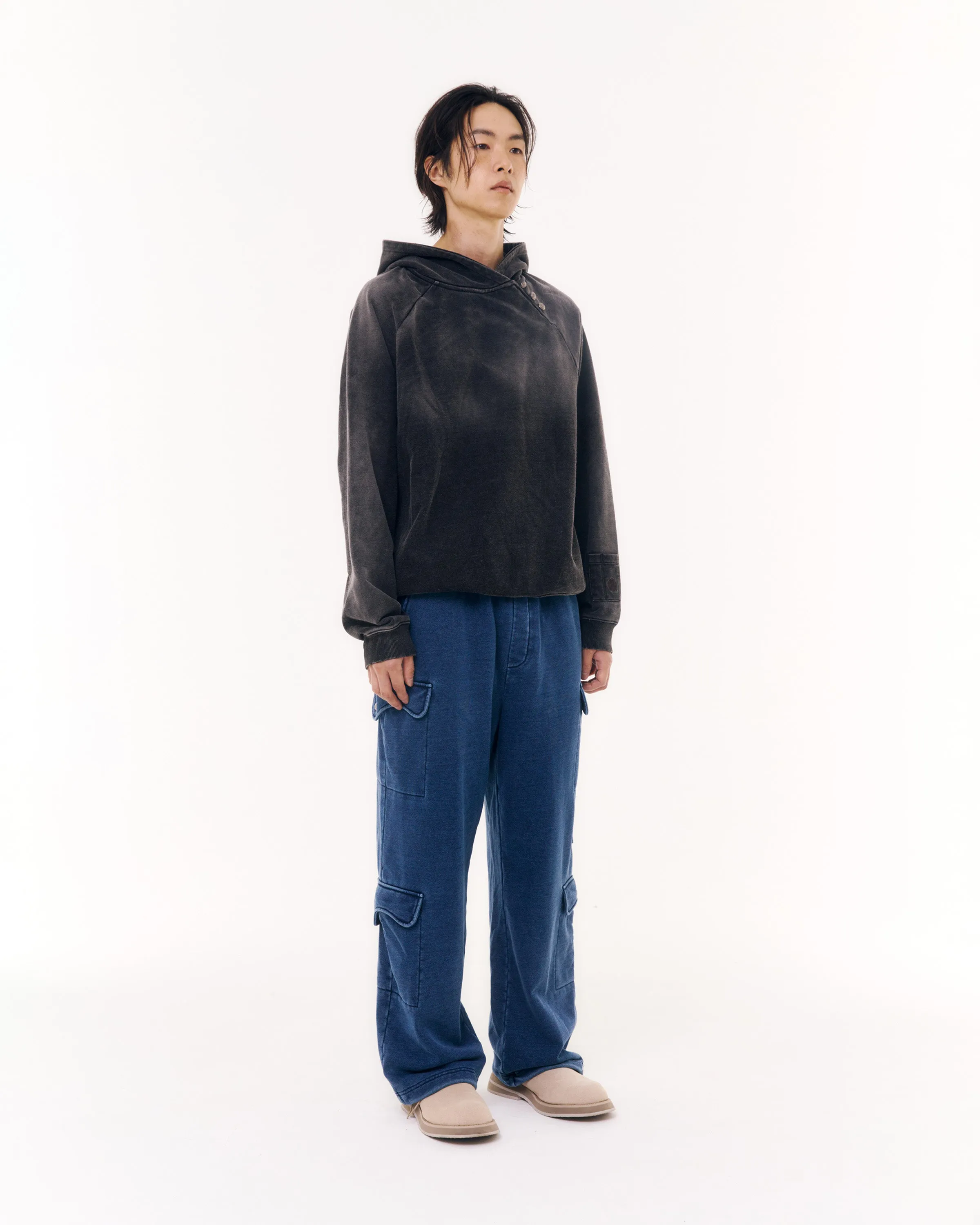 INDIGO WASH CARGO SWEATPANTS