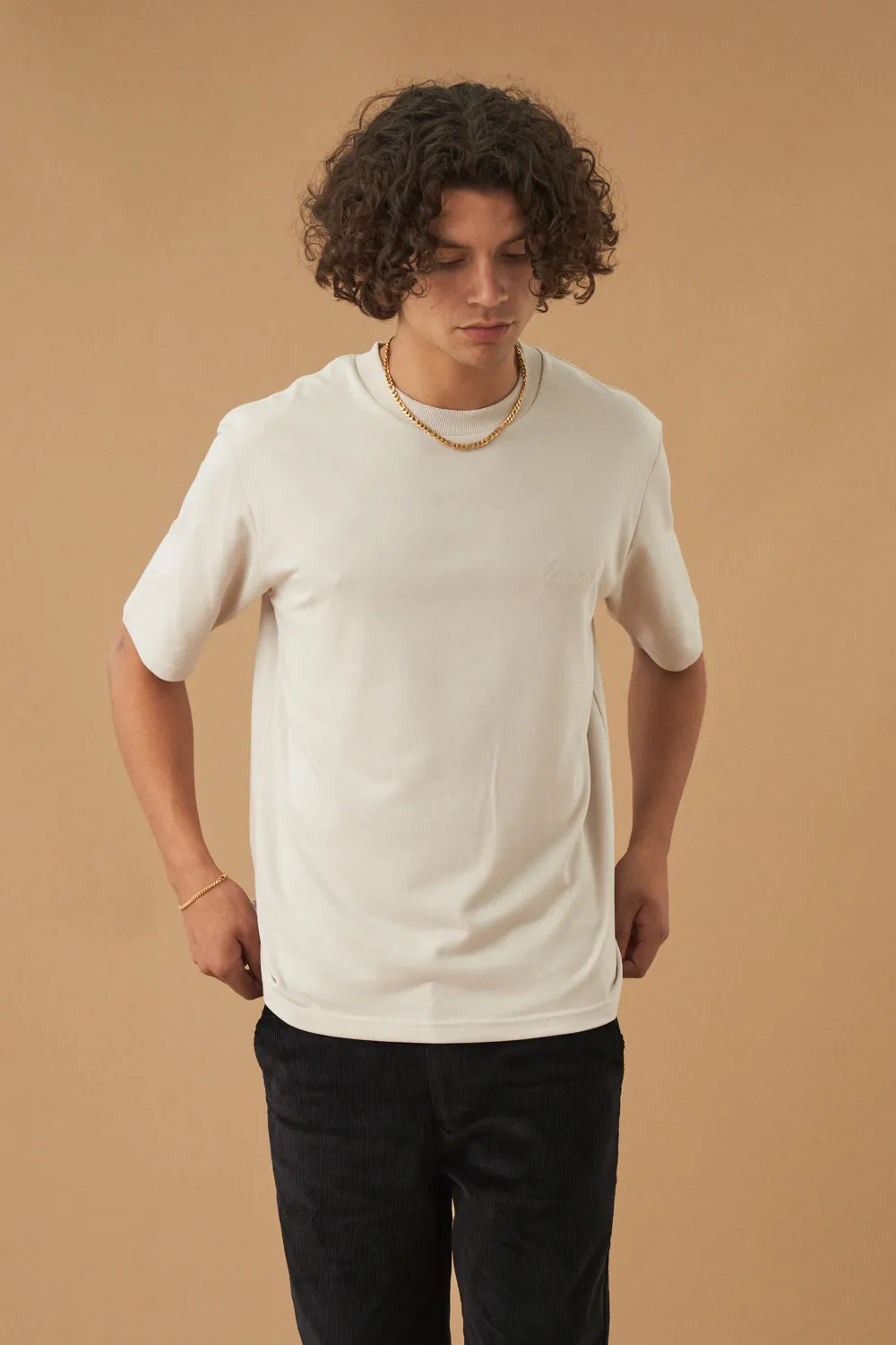 SAND SCRIPT EMBROIDERED TEE