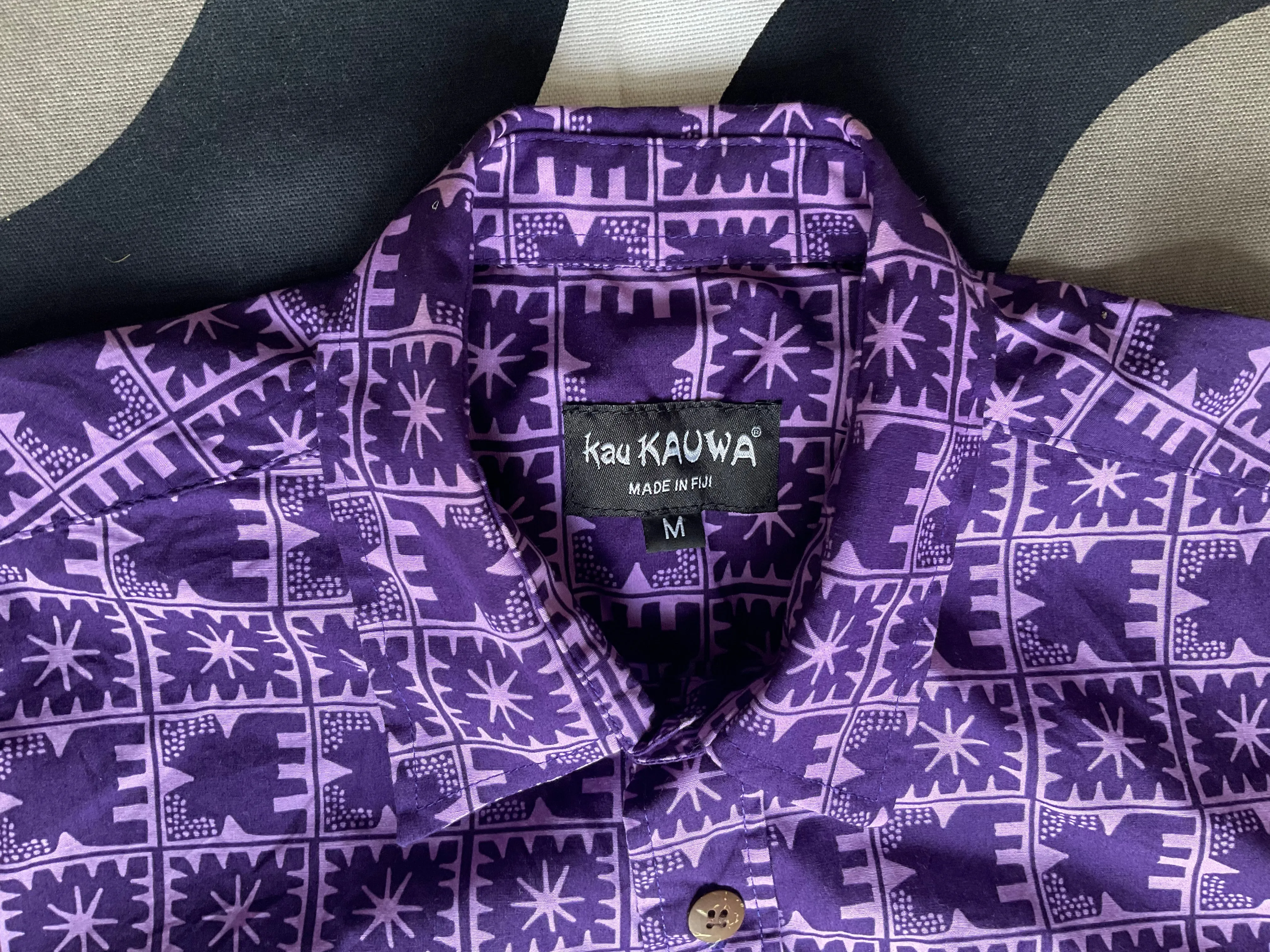 Vintage wild tropical tiki short-sleeve shirt by Kau Kauwa, made in Fiji, Large.